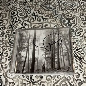 Taylor Swift SIGNED Folklore Album CD